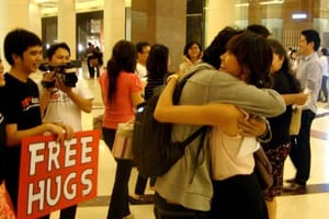 Free Hugs